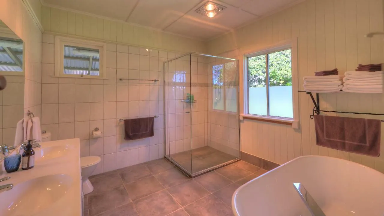Bed & Breakfast Bridle Guesthouse Maleny